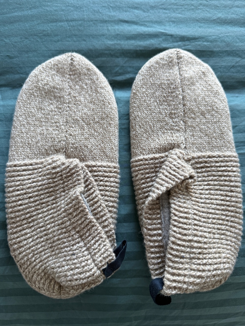 NWT Bombas Taupe Gripper Slipper Socks Women